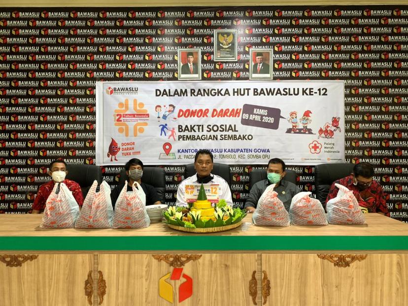 Peringati HUT Ke 12, Bawaslu Gelar Aksi Sosial