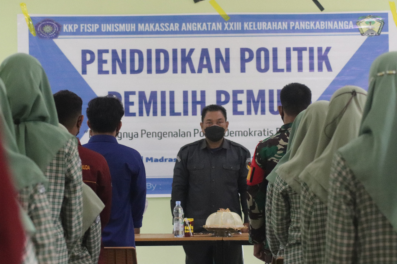 Ketua Bawaslu Berikan Pendidikan Politik di Madrasah Arifah Gowa