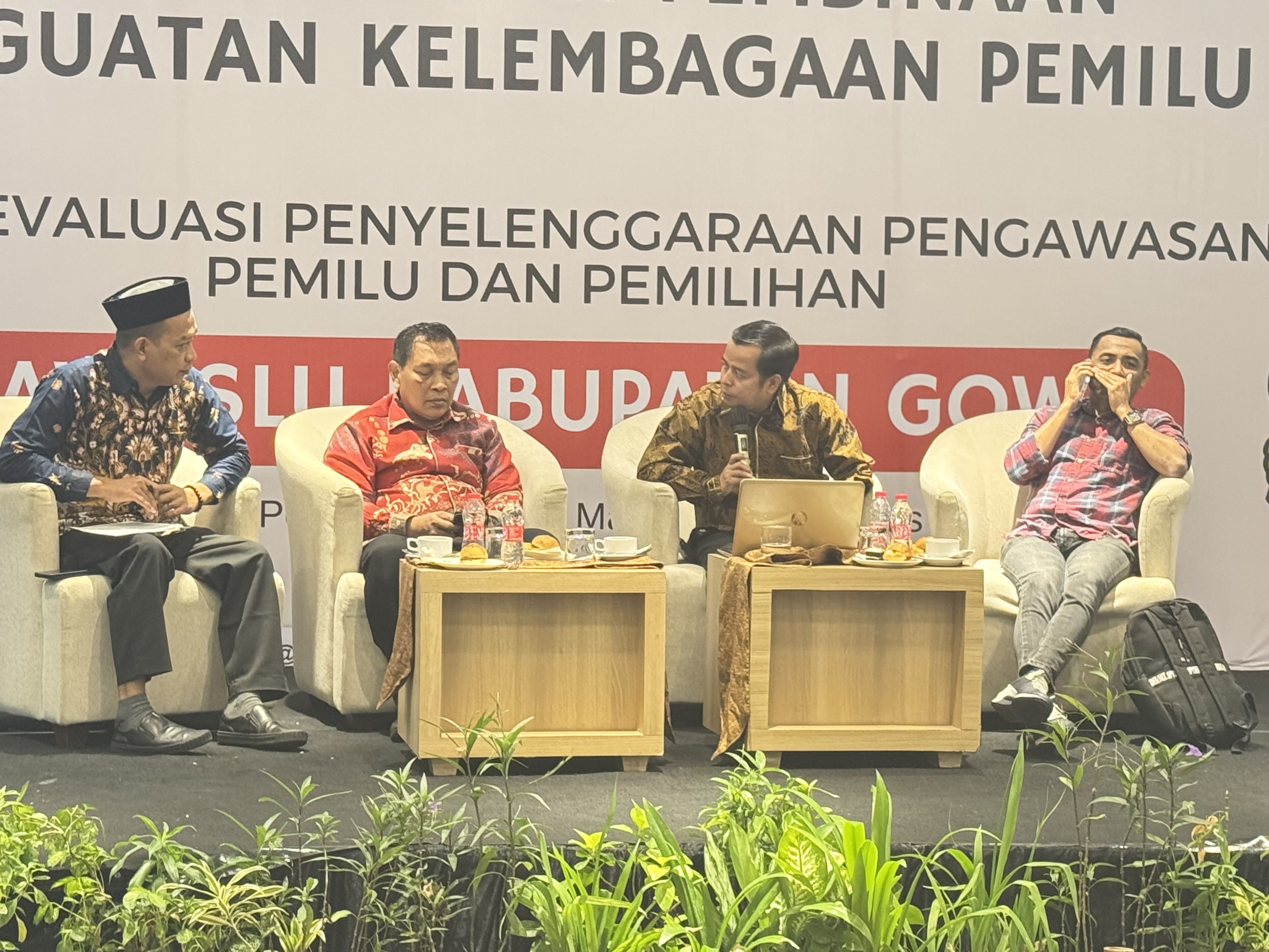 Juanto, Samsuar Saleh, Abrar Amir dan Fajrul Rahman Jurdi