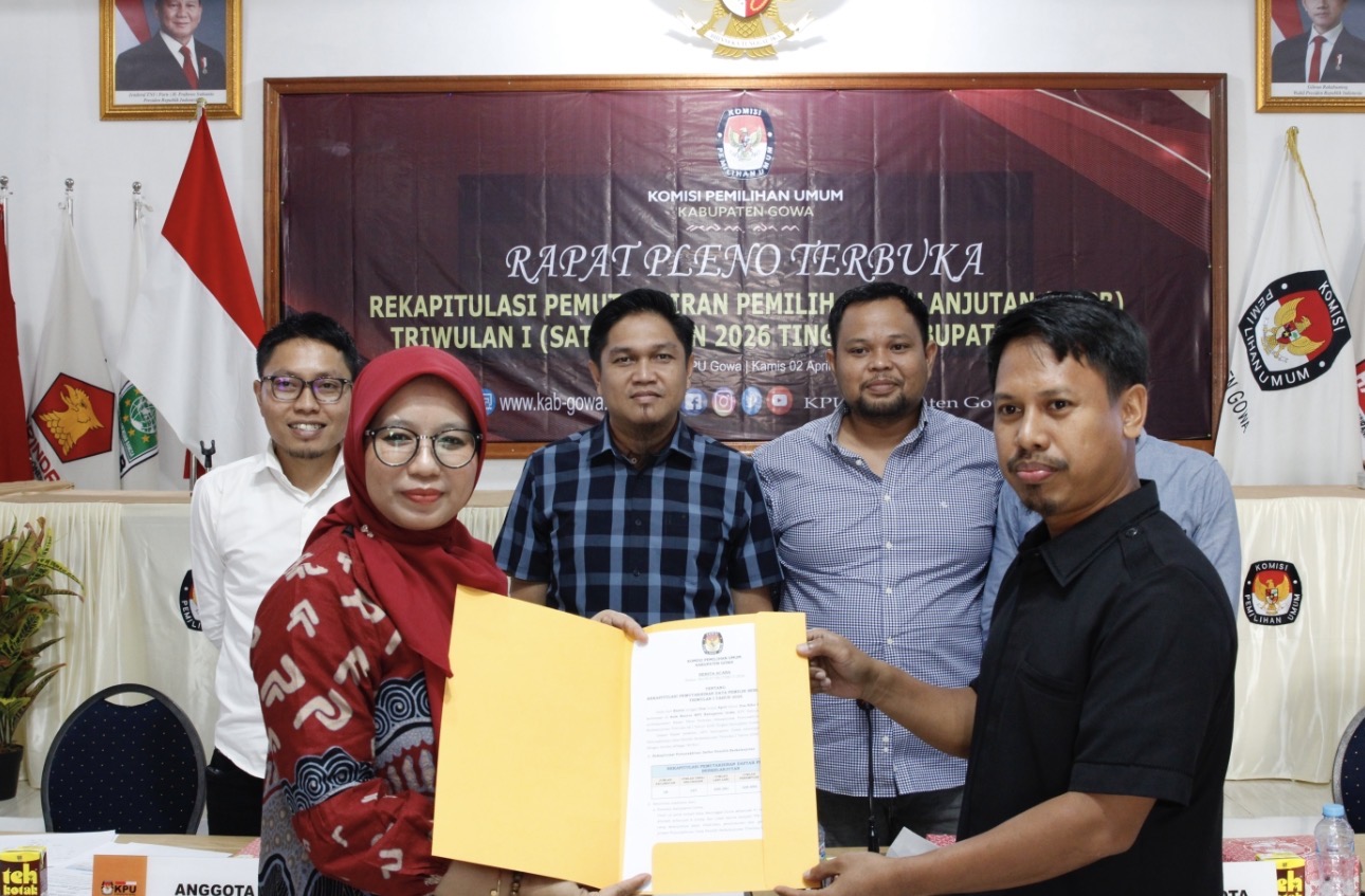 Penyerahan BA Rapat Pleno Terbuka PDPB Triwulan I Tahun 2026 oleh KPU Gowa kepada Bawaslu Gowa 