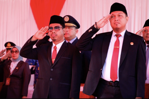 Ketua Bawaslu Gowa Saparuddin, S.H., M.H bersama dengan Ketua KPU Gowa Fitrah Syahdanul