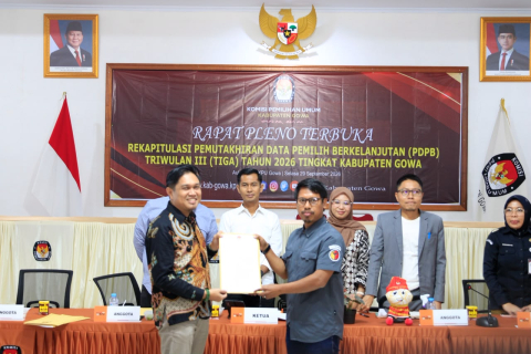 Penyerahan BA Pleno oleh KPU Kabupaten Gowa kepada Bawaslu Kabupaten Gowa