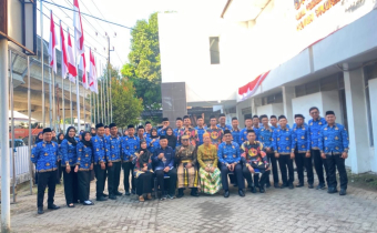 Anggota Bawaslu Provinsi Sulawesi Selatan beserta Anggota Bawaslu Gowa beserta jajaran dalam pelaksanaan upacara peringatan 17 Agustus yang ke 81 di Lapangan Bawaslu Provinsi Sulawesi Selatan
