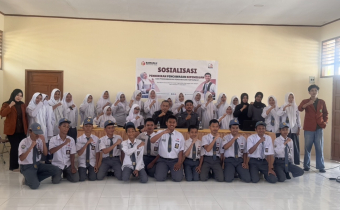 Bawaslu Gowa bersama Siswa SMAN 10 Gowa dan Mahasiswa Magang Inass dalam rangka Sosialisasi Pendidikan Pengawasan Kepemiluan